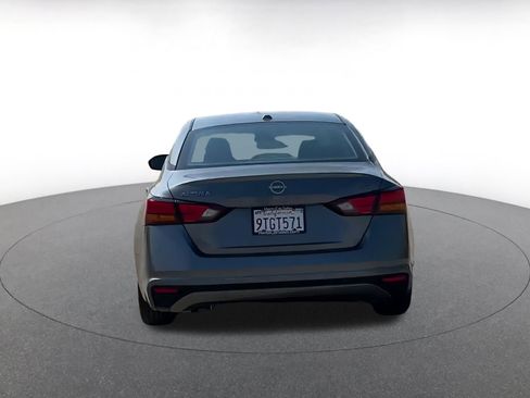 Used 2024 Nissan Altima 2.5 SV image 12