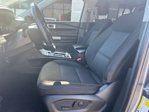 Used 2022 Ford Explorer XLT image 18