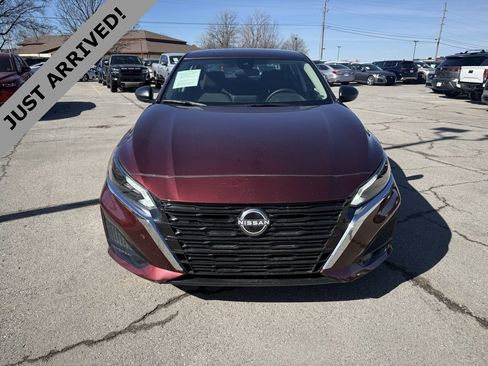 Used 2025 Nissan Altima 2.5 SV image 2
