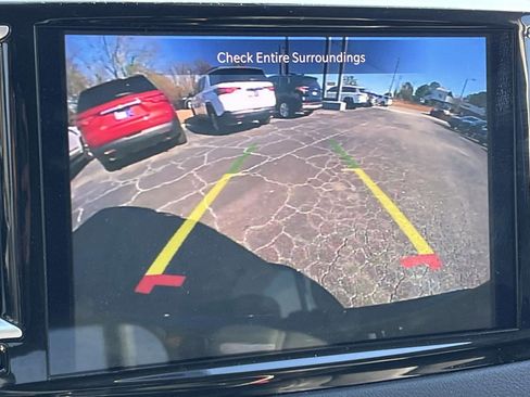 Used 2024 Chrysler Pacifica Touring-L image 19