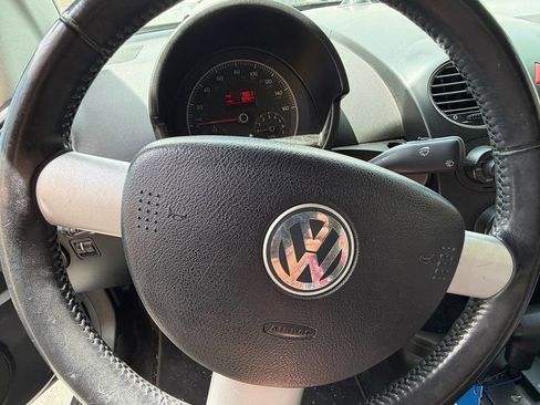 Used 2010 Volkswagen Beetle Convertible FWD image 10
