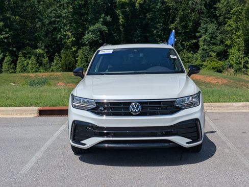 Used 2024 Volkswagen Tiguan SE R-Line FWD image 7