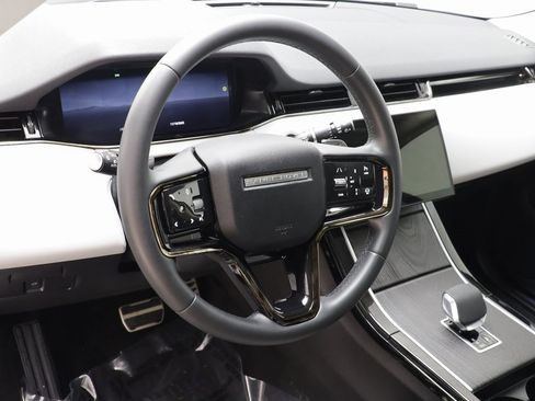 Used 2024 Land Rover Range Rover Evoque Dynamic SE image 7