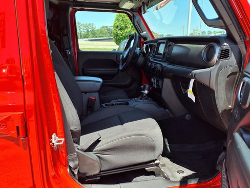 Used 2023 Jeep Gladiator Sport AWD/4WD image 8