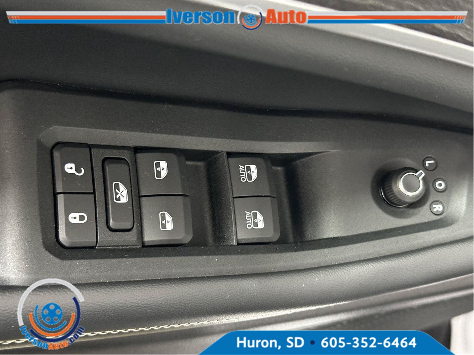 Used 2023 Jeep Grand Cherokee Limited w/ Luxury Tech Group II AWD/4WD image 12