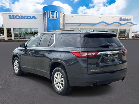 Used 2020 Chevrolet Traverse LT w/ Driver Confidence II Package AWD/4WD image 3