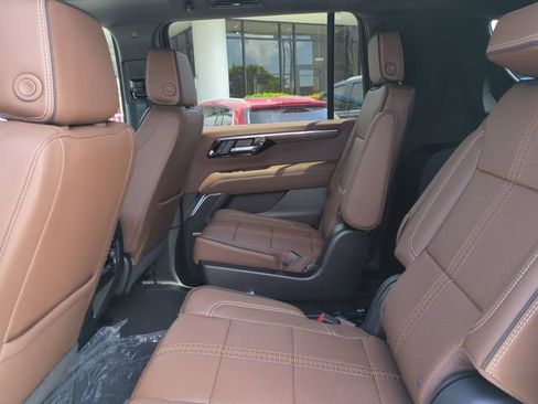 New 2026 Chevrolet Suburban High Country w/ Sun And Tow Package AWD/4WD image 14