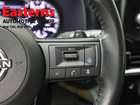 Used 2024 Nissan Pathfinder SV AWD/4WD image 16