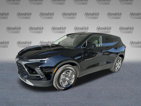 Used 2025 Chevrolet Blazer LT image 4