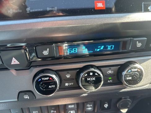 Used 2018 Toyota Tacoma TRD Off-Road w/ TRD Premium Off Road Package RWD image 17