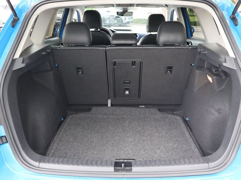 Used 2023 Volkswagen Taos SE w/ Panoramic Sunroof Package FWD image 20