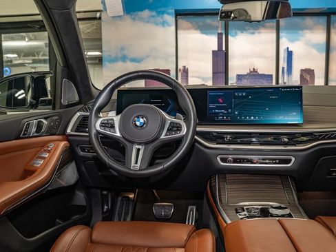 Used 2025 BMW X7 M60i AWD/4WD image 16