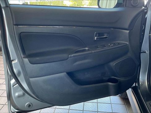 Used 2025 Mitsubishi Outlander Sport ES image 2