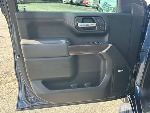 Used 2021 GMC Sierra 1500 SLT w/ SLT Convenience Package AWD/4WD image 11