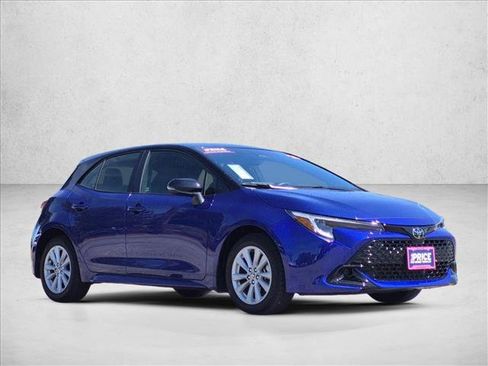 Used 2025 Toyota Corolla SE FWD image 3