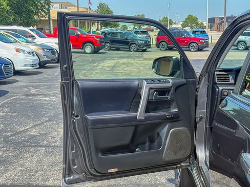 Used 2018 Toyota 4Runner Limited AWD/4WD image 21