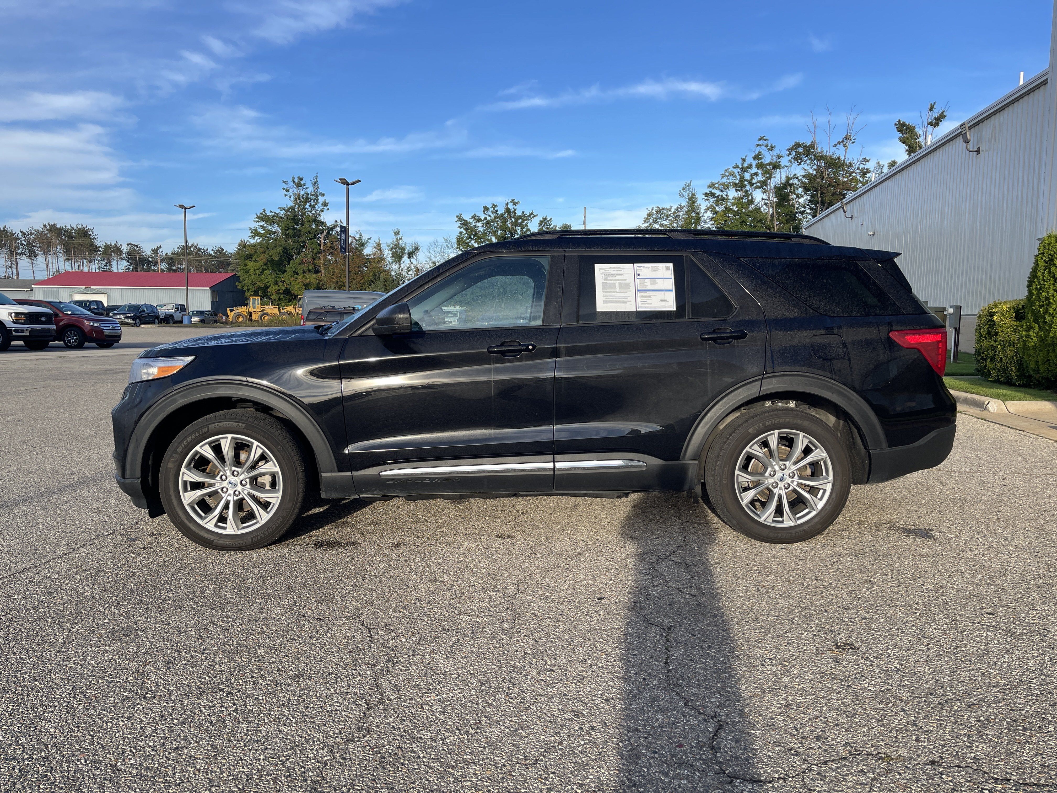 Used 2023 Ford Explorer XLT w/ Equipment Group 202A AWD/4WD image 7