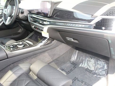 Used 2025 BMW X7 xDrive40i w/ M Sport Package image 30