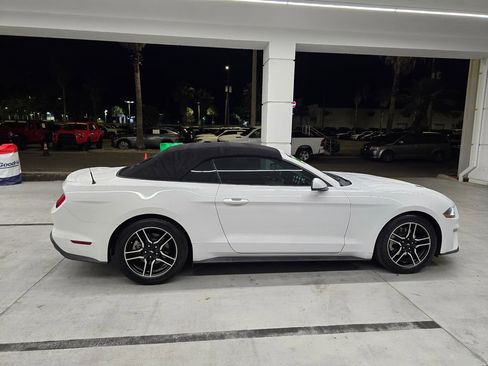 Used 2018 Ford Mustang Premium RWD image 7