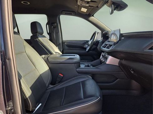 Used 2024 GMC Yukon SLT image 13