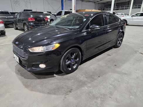 Used 2013 Ford Fusion SE FWD image 2
