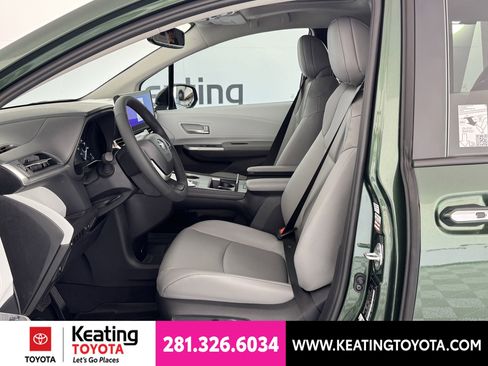New 2026 Toyota Sienna XLE FWD image 5