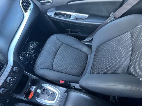 Used 2018 Dodge Journey SE image 24