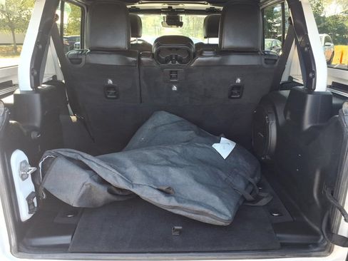 Used 2019 Jeep Wrangler Unlimited Rubicon AWD/4WD image 13