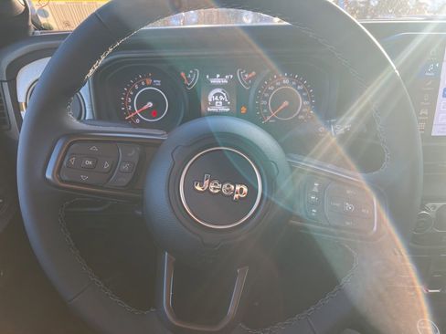 New 2026 Jeep Gladiator Sport image 25