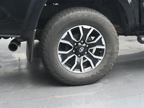 Used 2020 Toyota Tacoma TRD Sport w/ Technology Package AWD/4WD image 10