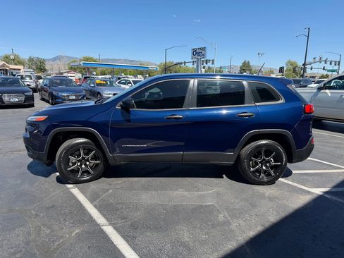 Used 2014 Jeep Cherokee Sport FWD image 4