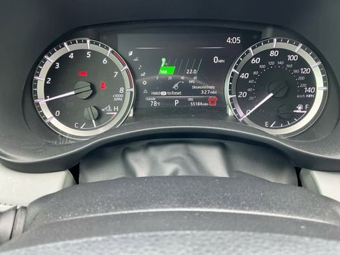 Used 2024 Toyota Highlander XLE AWD/4WD image 19