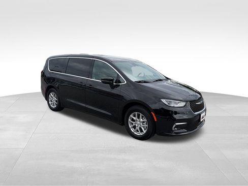 Used 2025 Chrysler Pacifica Select FWD image 8