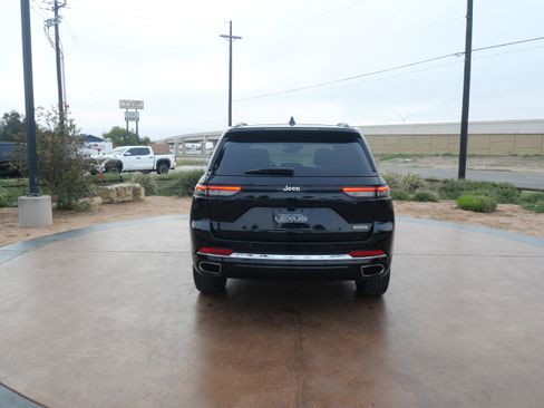 Used 2022 Jeep Grand Cherokee Overland image 3