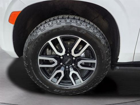 Used 2023 GMC Yukon AT4 w/ AT4 Premium Package AWD/4WD image 34
