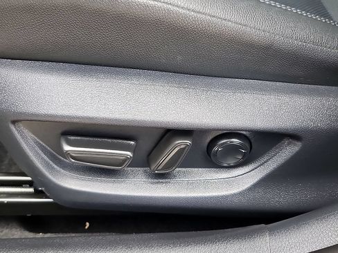 Used 2025 Toyota Camry XSE FWD image 17