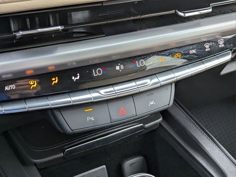 Certified 2024 Cadillac XT4 Premium Luxury image 12