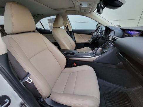 Used 2018 Lexus IS 300 AWD image 17