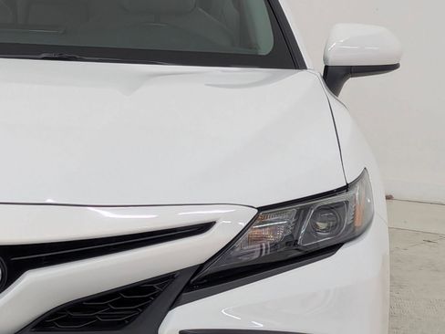 Used 2021 Toyota Camry SE image 11