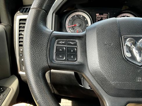 Used 2020 RAM 1500 Classic SLT AWD/4WD image 10