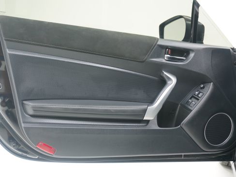 Used 2017 Toyota 86 RWD image 13