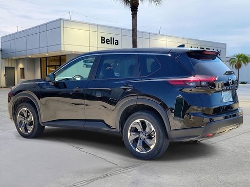 Used 2025 Nissan Rogue SV image 3