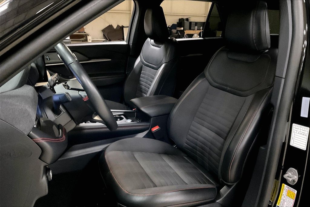 Certified 2025 Ford Explorer ST-Line w/ ST-Line Street Pack AWD/4WD image 23