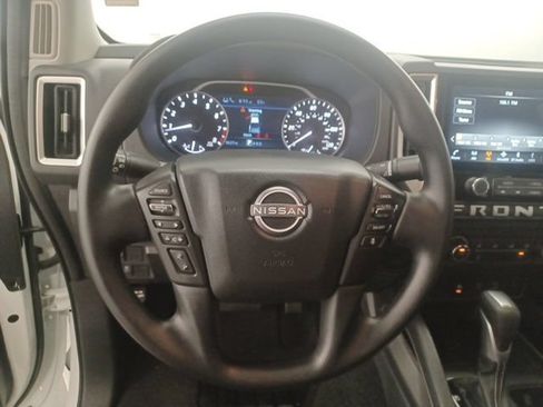 Used 2025 Nissan Frontier SV RWD image 19