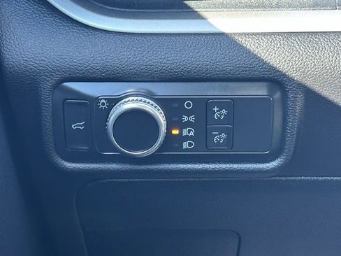 Used 2022 Ford Explorer XLT image 21