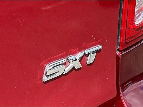 Used 2015 Dodge Grand Caravan SXT w/ Security Group FWD image 18