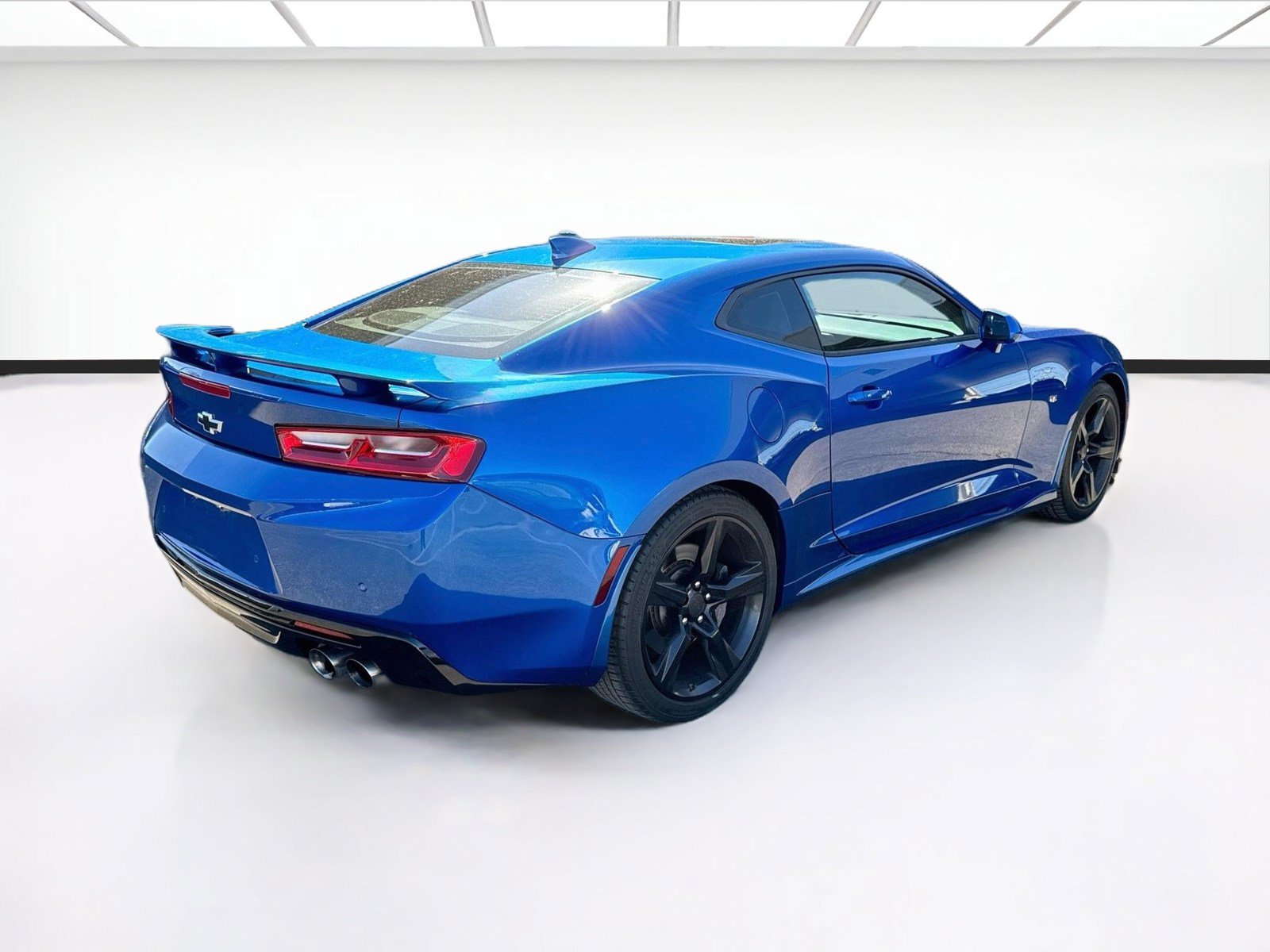 Used 2016 Chevrolet Camaro SS RWD image 4