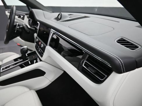 New 2025 Porsche Macan image 20
