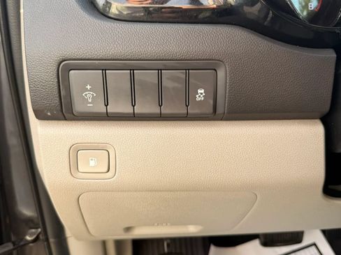 Used 2016 Kia Sedona EX FWD image 12