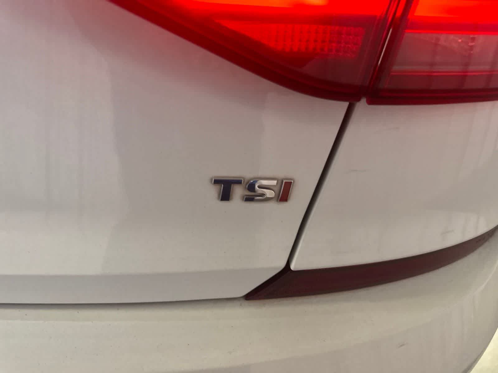 Used 2018 Volkswagen Passat 2.0T SE w/ SE Lighting Package FWD image 14